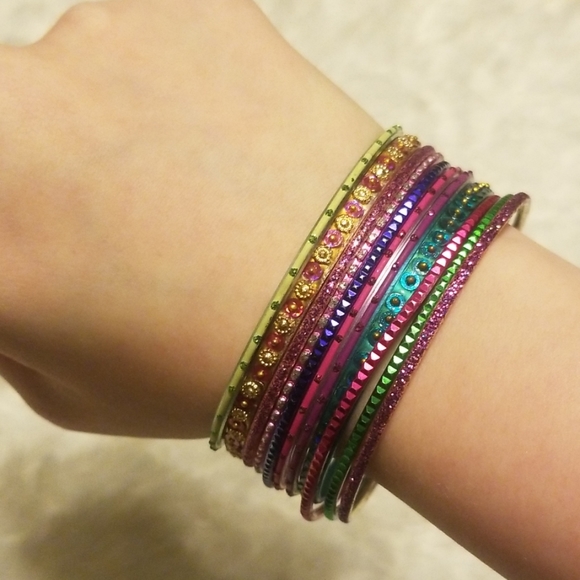 Plastic bangles set (15c) - Picture 3 of 3